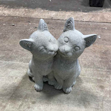 Load image into Gallery viewer, Concrete Garden Statuary