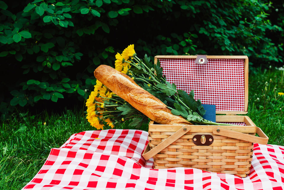 picnic Basket_checkered blanket